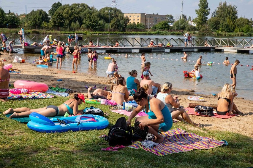 Białystok. Ośrodek na Dojlidach. Zboczeniec podglądał dziewczynki w przebieralni. Szuka go policja