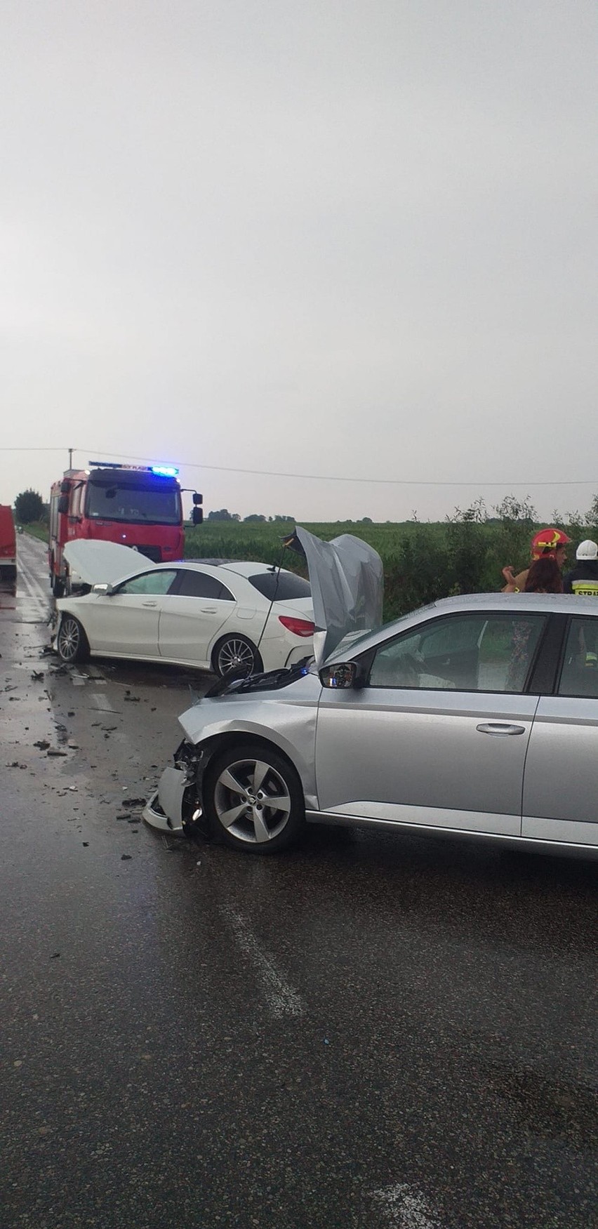 Zderzenie dwóch aut w miejscowości Olędzkie