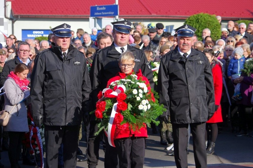 Święto Niepodległości w Tarnobrzegu. Odsłonięto pomnik Józefa Piłsudskiego [ZDJĘCIA]