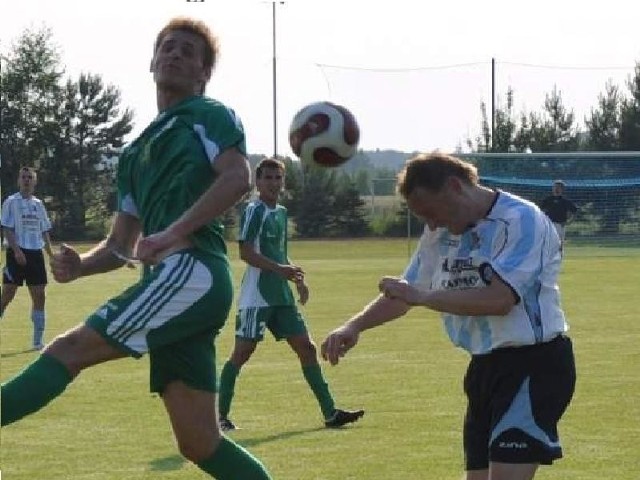 Marcin Molek (z prawej) był w przeszłości pikarzem Piotrówki. Teraz został jej trenerem.