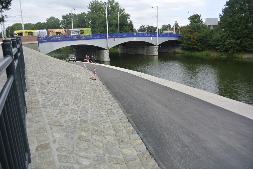 Nowa ścieżka pod mostem Szycztnickim