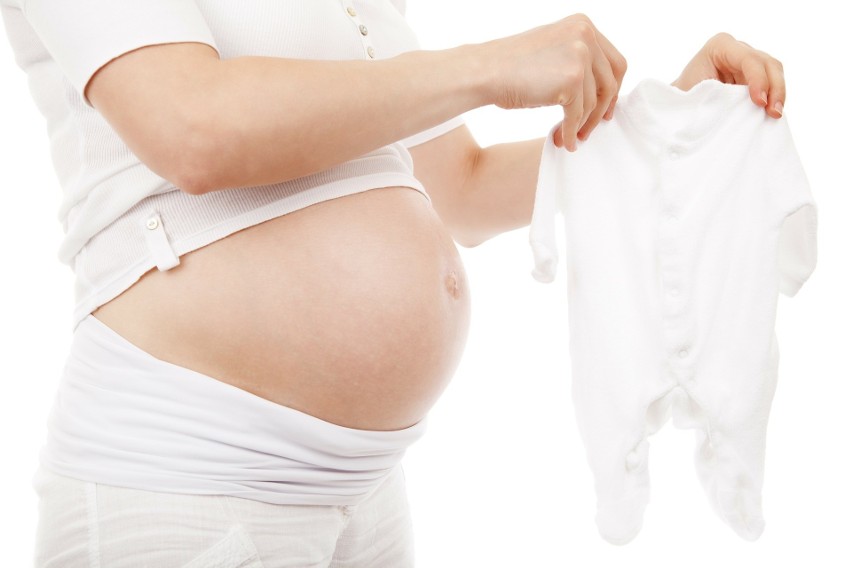 Ogólne objawy zwiastujące poród:
- spadek masy ciała