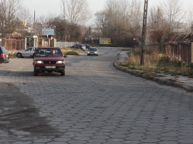 W projekcie przyszłorocznego budżetu gminy uwzględniono przebudowę ulicy Tartacznej. W trakcie planowanej inwestycji powstanie brakujący, środkowy odcinek drogi.