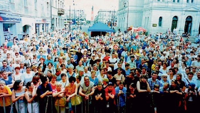 14.06.2003 r. Festyn na ul. Piotrkowskiej przy pl. Wolności trwał kilka godzin.