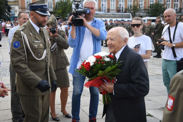 Henryk Dłużewski po odebraniu wyróżnienia.