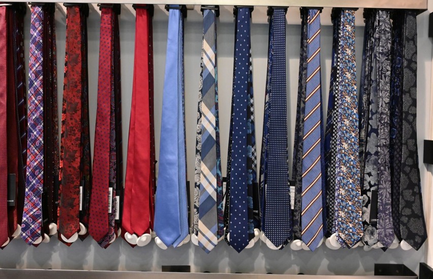 W Wólczance warto kupić krawat - od 99 złotych do 149...