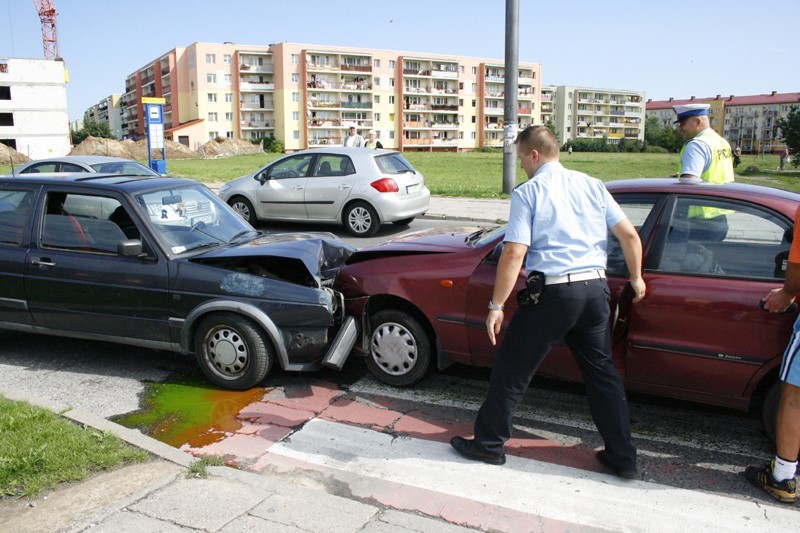 Czolowe zderzenie na ul. 11 Listopada w Slupsku. (Fot. Artur...