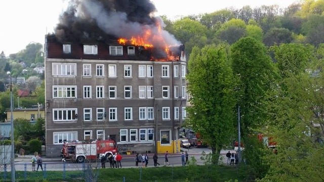 Pożar przy ul. Lipowej w Szczecinie. Spłonął dach kamienicy