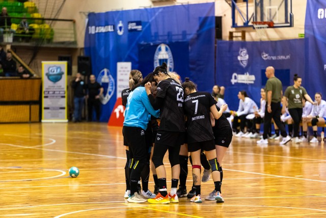 Handball JKS Jarosław w pojedynku z Mistrzyniami Polski nie za wiele zdziałał.