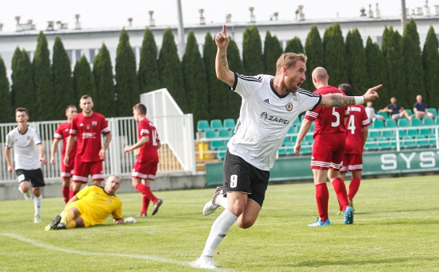 W meczu 4 ligi Izolator Boguchwała wygrał u siebie z Sokołem Nisko 5:1 (1:0). Bramki: 1:0 Szczoczarz 10, 2:0 Szczoczarz 63, 3:0 Fundakowski 67, 3:1 Serafin 70, 4:1 Róg 78, 5:1 Fundakowski 87.