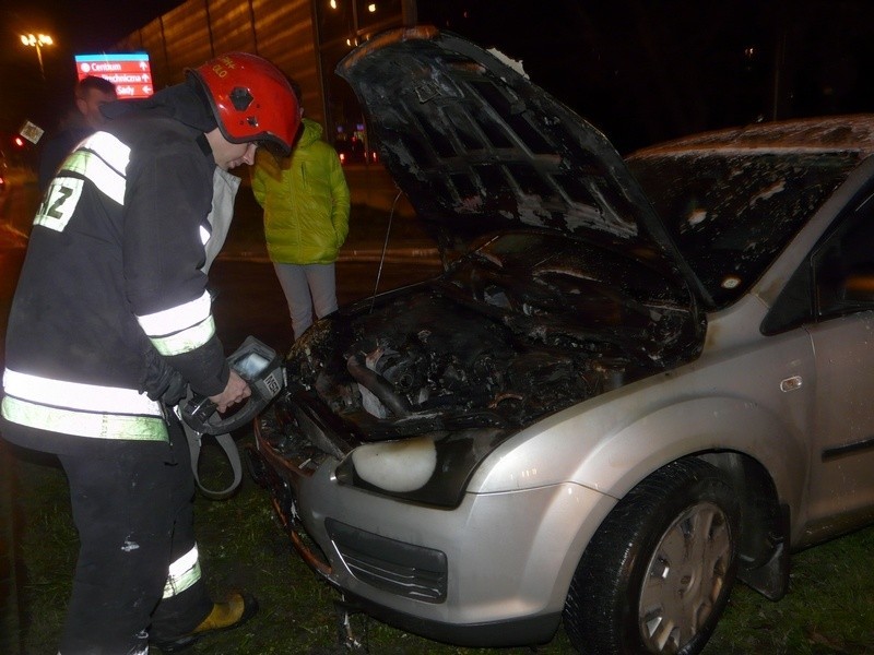 Pożar auta na skrzyżowaniu al. Jana Pawła II z ul. Obywatelską