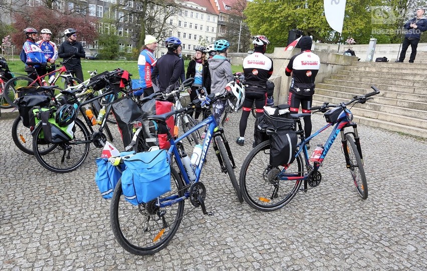 100 rowerzystów wyruszyło ze Szczecina do Ystad [zdjęcia]