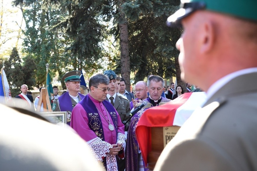 Nowy Sącz. Tłumy sądeczan na powtórnym pochówku gen. Bronisława Pierackiego