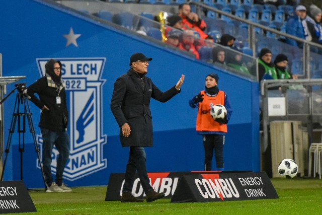 Adam Nawałka zadebiutował wczoraj jako trener Lecha Poznań na stadionie przy Bułgarskiej. Kibice po raz pierwszy mogli zobaczyć na żywo, jak na wydarzenia na boisku reaguje były selekcjoner. A miał on okazję do radości, bo Lech wygrał pierwszy mecz pod jego wodzą.Przejdź do kolejnego zdjęcia ---->