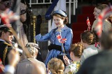 Serial The Crown o królowej Elżbiecie II bije rekordy popularności. 5 sezon The Crown na Netflix