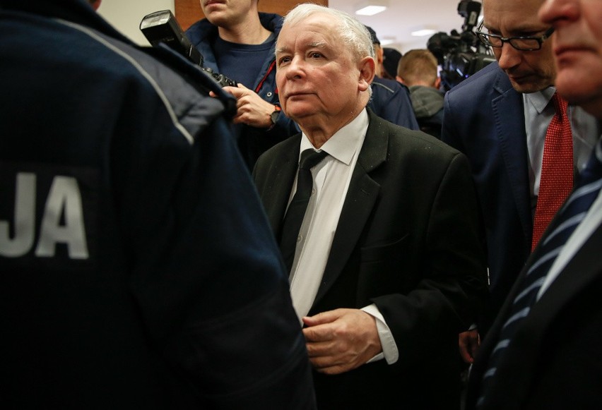 Kaczyński kontra Wałęsa przed sądem i okrzyki "Będziesz siedział!". PILNE: Będzie proces. Do ugody nie doszło