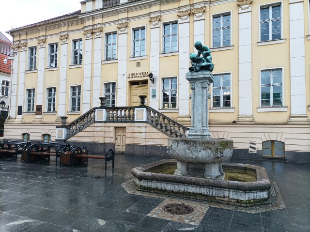 Od 2 kwietnia br. Biblioteka Główna przy Starym Rynku w dni robocze będzie czynna dłużej.