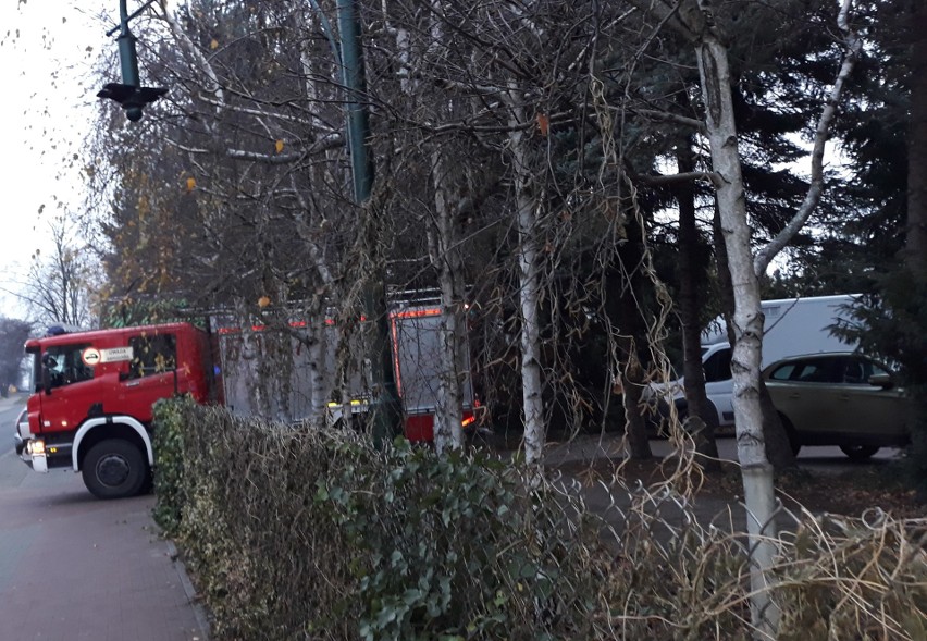 Straż pożarna i policja interweniowały przy ulicy...