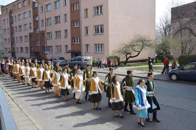 W tym roku, w stargardzkich technikach i liceach do matury przystąpiło 617 abiturientów. Przed maturą tradycyjnie odtańczyli poloneza.