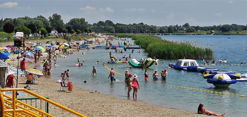 Z nieba leje się żar. W czwartek 8 lipca od samego rana...