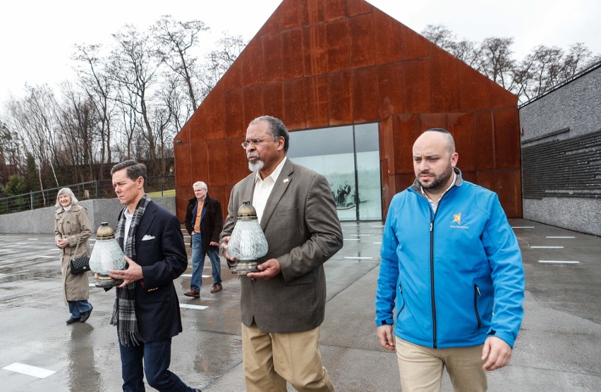 Doradcy Prezydenta USA odwiedzili Muzeum Ulmów w Markowej.