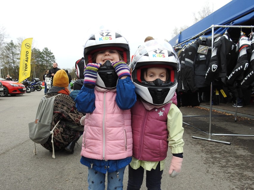 Zakończenie sezonu motocyklowego 2019. Miłośnicy jednośladów spotkali się na Torze Wschodzący Białystok (zdjęcia)