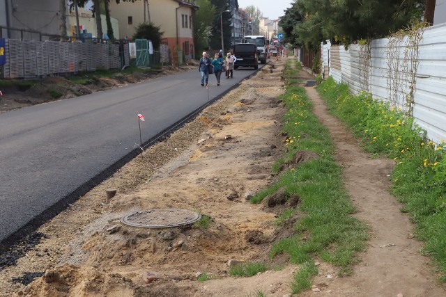 Na pierwszym odcinku ulicy Wolność, od ulicy Wernera jest układany asfalt, przebudowana będzie cała droga. Koniec prac powinien być jeszcze w tym roku.