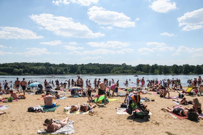 W kąpielówkach tylko na plażę. Na spacer do wszystkich...