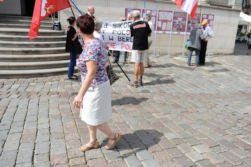 Poznań: manifestacja antyrządowa przed ratuszem