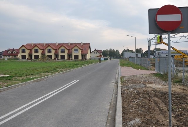 Na parking Galerii Miodowej nadal wjedziemy łącznikiem prowadzącym od strony ul. Wyszyńskiego, ale wrócić musimy już ul. Byczyńską.