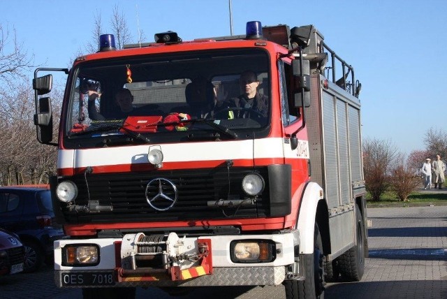 Peugeot doszczętnie spłonął w pożarze.