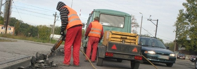 W środę 27 października na ul. Niepodległości pracowały jeszcze młoty pneumatyczne.