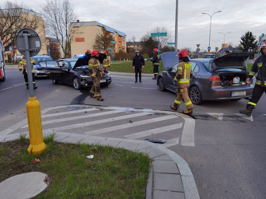 Kolizja na skrzyżowaniu Sitarskiej i Radzymińskiej w...