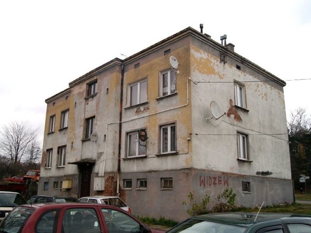 Budynek socjalny przy ulicy Hutniczej zostanie odnowiony jeszcze w tym roku.