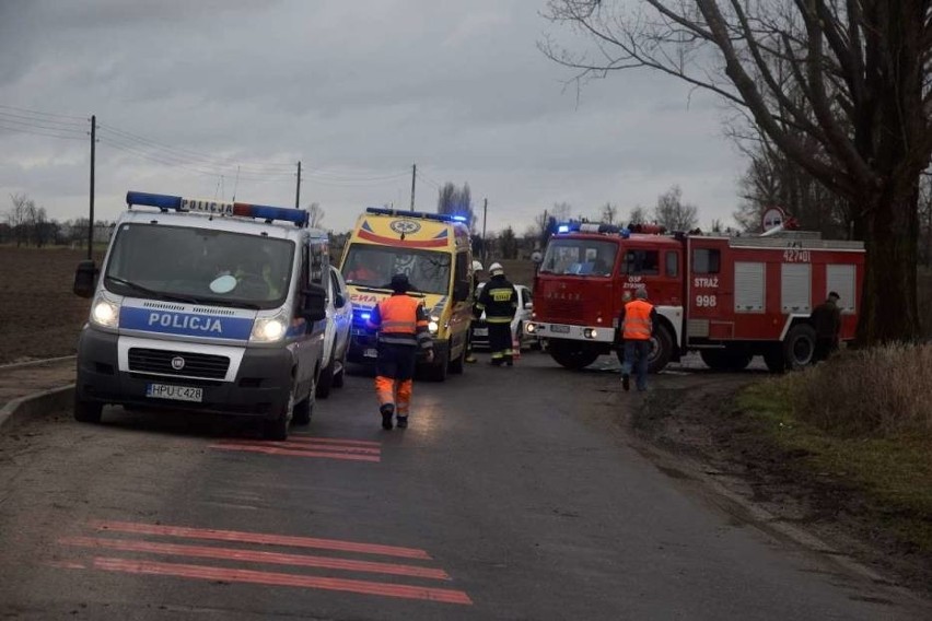 W Żydowie samochód dostawczy zderzył się z pociągiem...