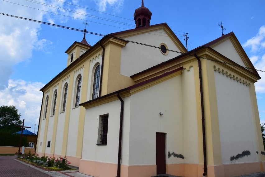 Msza pożegnalna proboszcza parafii w Tarnawie. Zobacz zdjęcia i wideo
