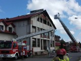 Pożar budynku byłego hotelu "Iguś" w Szydłowcu. W akcji kilkanaście zastępów straży. Zobacz zdjęcia z miejsca zdarzenia