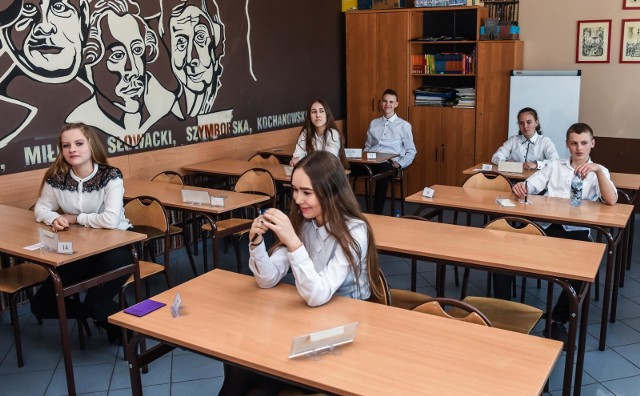 Egzaminy ósmoklasisty rozpoczęły się w poniedziałek egzaminem z języka polskiego.
