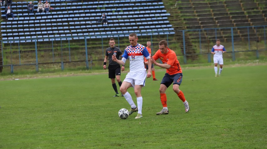 Hummel 4. Liga. Pewna wygrana Granatu Skarżysko-Kamienna z Alitem Ożarów. Bohaterem był Bartosz Sot. Zdobył trzy bramki