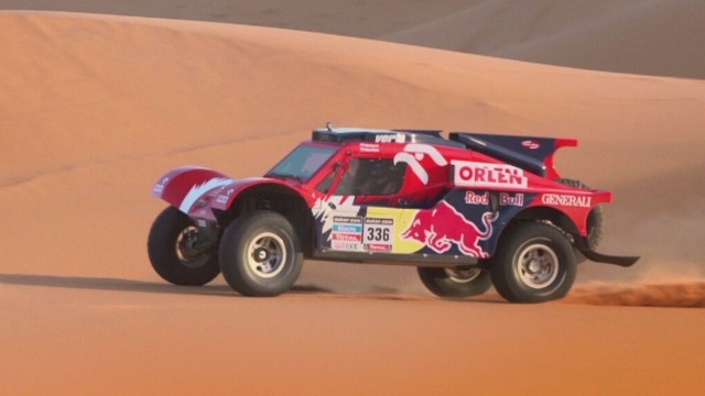 Adam Małysz w rajdzie Dakar 2015 pojedzie SMG Buggy z pilotem Rafałem Martonem