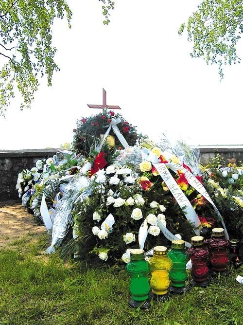 Grób zmarłego Rafała Zadrogi na cmentarzu w Wąsewie