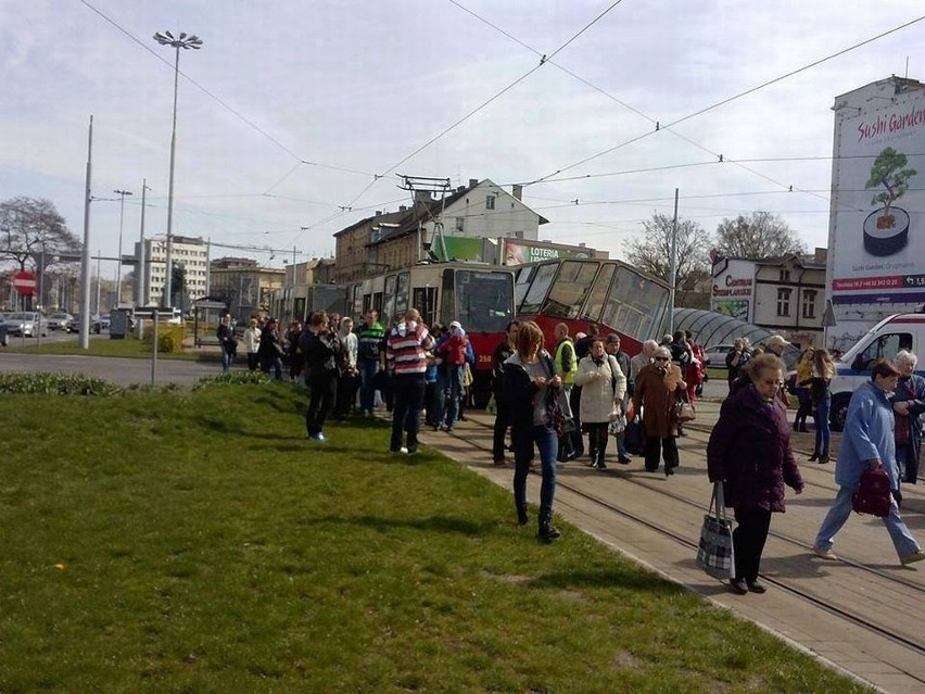 W centrum w wyniku wypadku tworzą się korki.