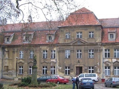 Zabytkowy pałac w Sławie od kilku dni nie jest już siedzibą domu dziecka. Po remoncie ma mieścić się w nim centrum konferencyjno - szkoleniowe.