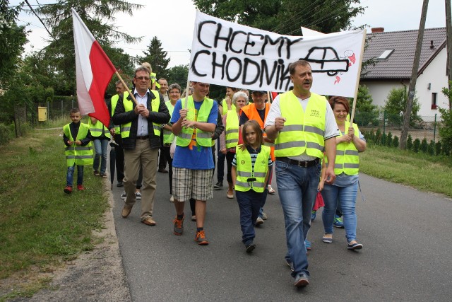 Kilkadziesiąt osób przez dwie godziny maszerowało drogą wojewódzką nr 657. - Chcemy czuć się bezpiecznie - podkreślali mieszkańcy Nowej Wsi pod Toruniem