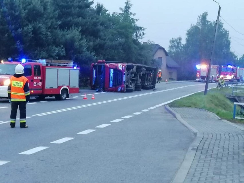 Olza, Wodzisław Śląski: tir wypełniony balami drzewa...