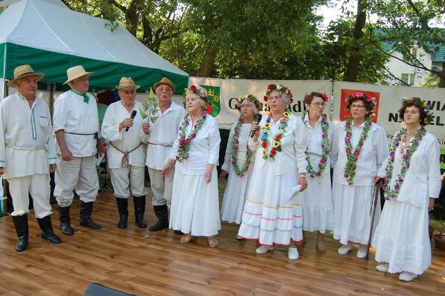 Specjalny program z okazji świętojanek przygotował zespół "Sadkowianie"