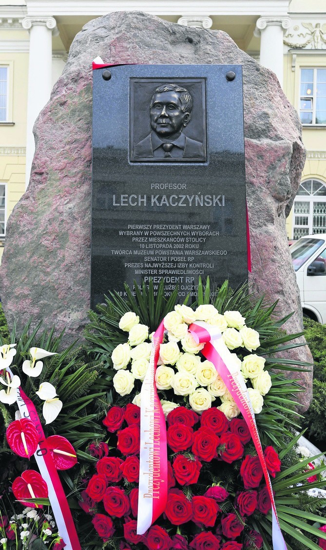 Dotychczasowe pomniki ś.p. Lecha Kaczyńskiego są po prostu...