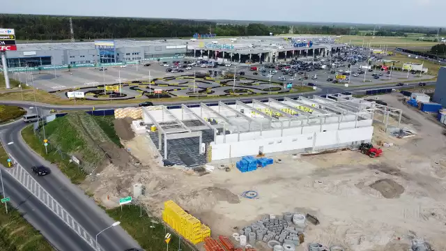 Na styku Opola i Zawady powstaje nowy market sieci Lidl. Rozbudowywane jest również pobliskie Centrum Handlowe Turawa Park.