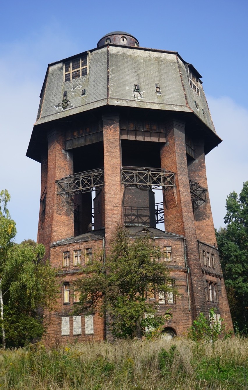 Wieża przy ul. Zamoyskiego powstała w 1909 roku. Jest jednym...