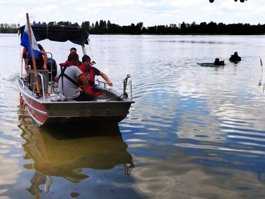 Strażacy ze Specjalistycznej Grupy Ratownictwa Wodno-Nurkowego w Lublinie trenowali nad Jeziorem Białym [ZDJĘCIA]